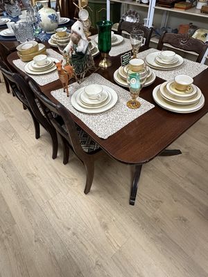 Furniture. Dining Table w/4 Chairs. Wood w/Needlepoint Seats. Vintage. 60"L x 40"W x 30"H