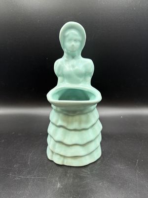 Ceramic. USA. Haeger Pottery. "Colonial Girl" Vintage Planter. 8"H