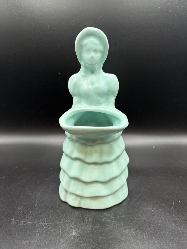 Ceramic. USA. Haeger Pottery. "Colonial Girl" Vintage Planter. 8"H