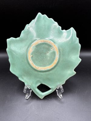 Ceramic. USA. Camark. Green Leaf-shaped Dish. 8.5"W