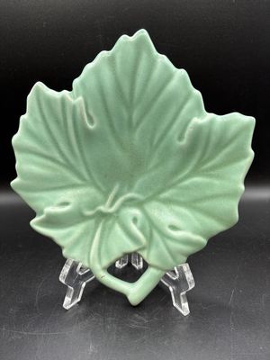 Ceramic. USA. Camark. Green Leaf-shaped Dish. 8.5"W