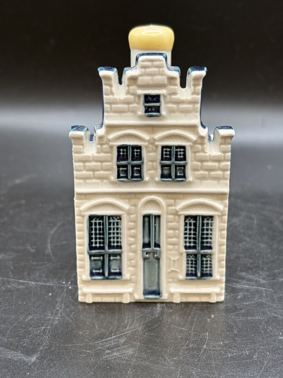 Figurine. Holland. KLM Blue Delft. Miniature House #76. 3.5&quot;H