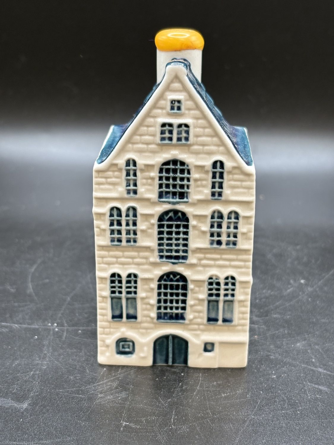 Figurine. Holland. KLM Delft Blue. Miniature House #37. 4&quot;H