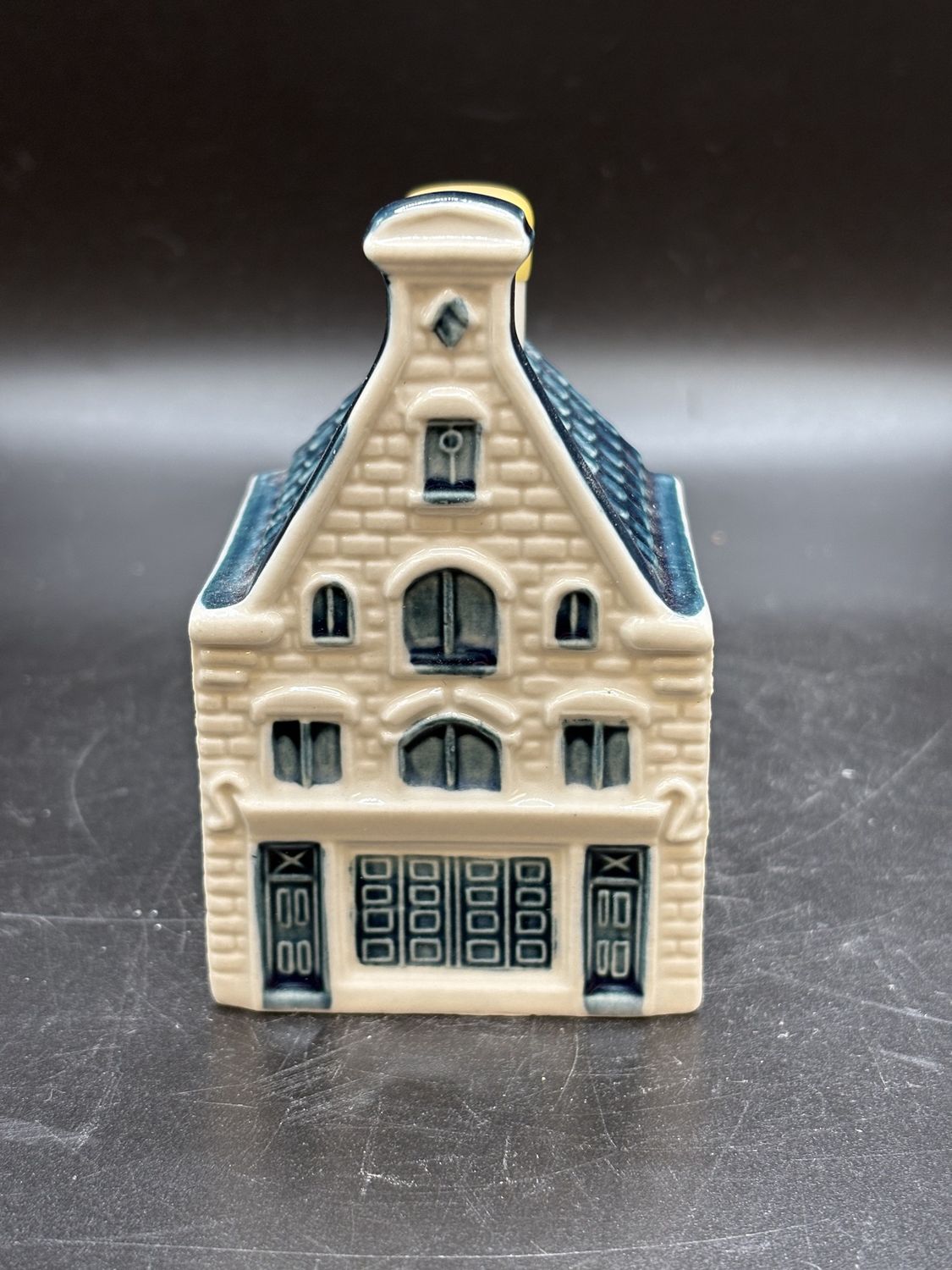 Figurine. Holland. KLM Delft Blue. Miniature House #66. 3.5&quot;H