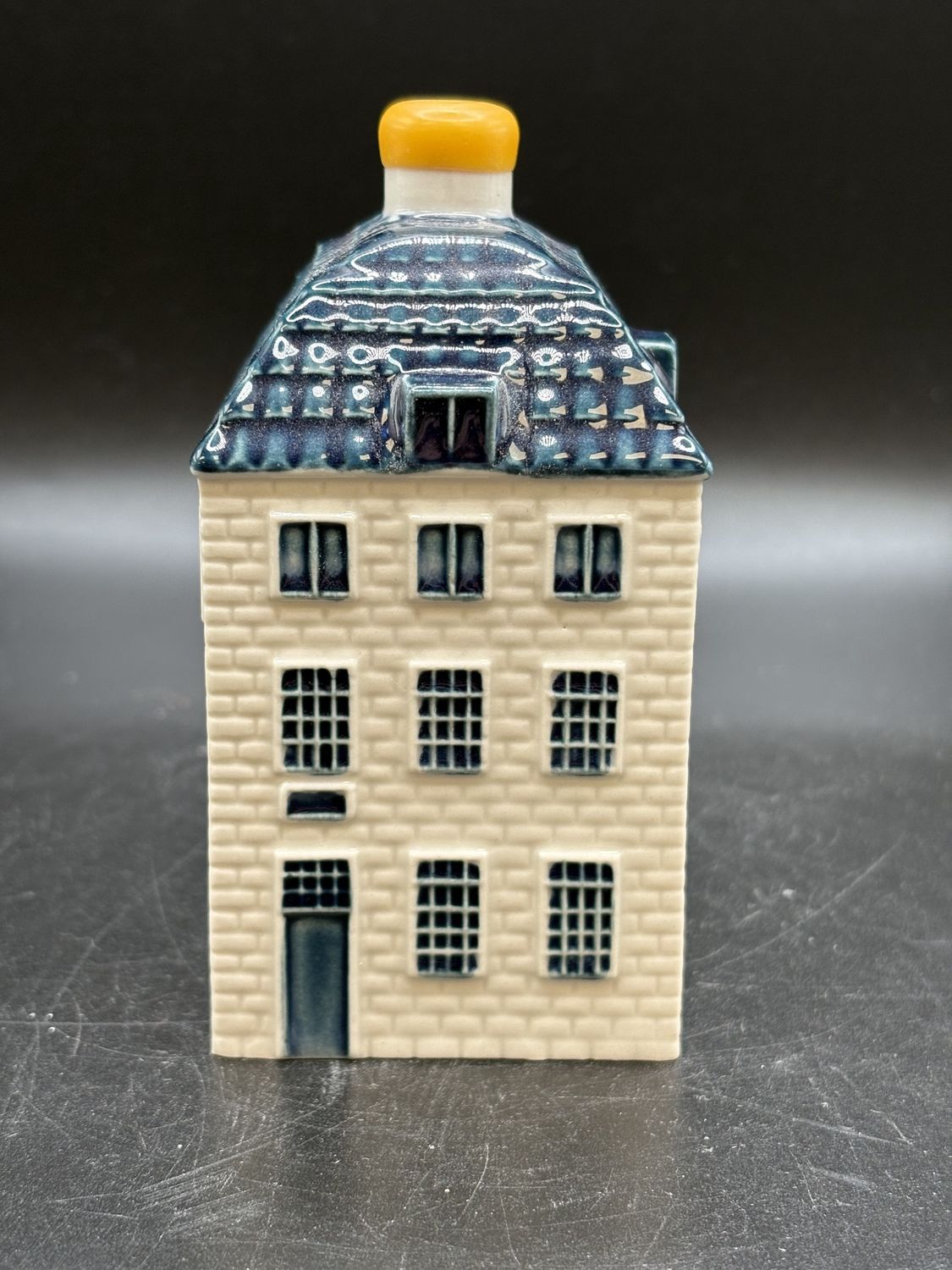Figurine. Holland. KLM Delft Blue. Miniature House #55. 4&quot;H