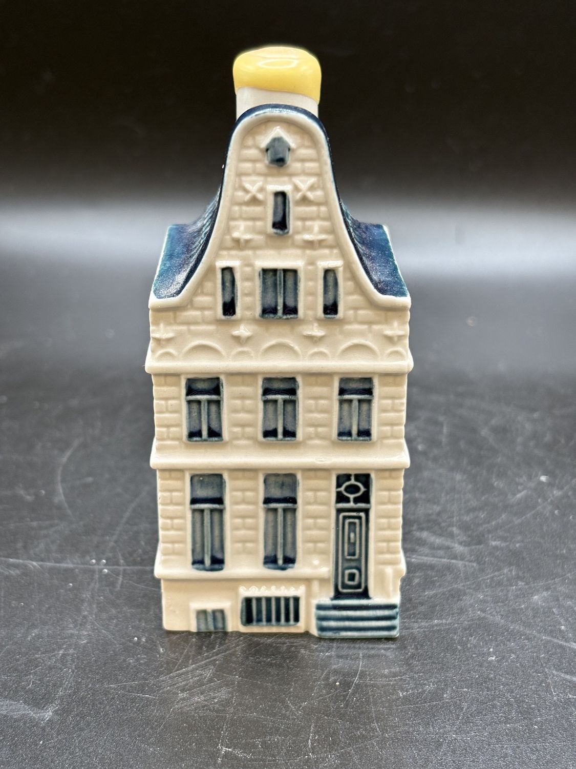 Figurine. Holland. KLM Delft Blue. Miniature House #40. 3.5&quot;H
