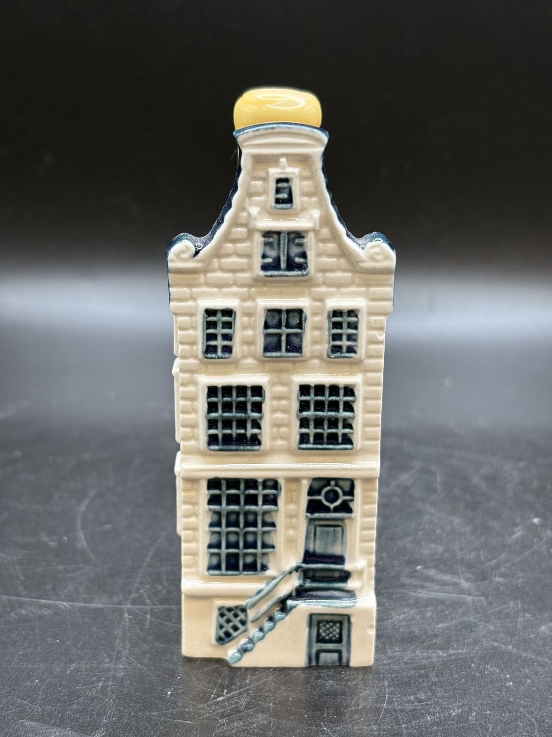 Figurine. Holland. KLM Delft Blue. Miniature House #78. 4&quot;H