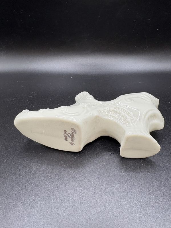 Porcelain. Lane. Ladies Shoe Figurine w/Gold Trim. 4.5"L