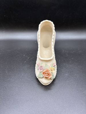 Porcelain. Japan. Lefton. High Heel Shoe Figurine. 4"W x 3.5"H