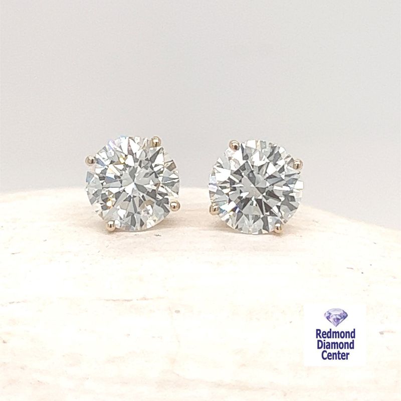3.12 Lab Grown Diamond Studs (D VVS2)
