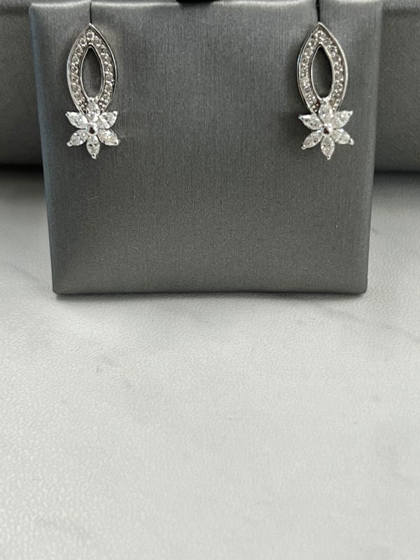 Flower design marquise and round diamond earring
