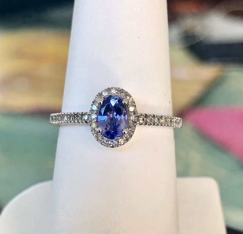 Tanzanite & Diamond Ring