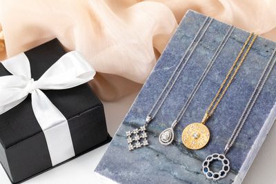 Jewelry & Gifts
