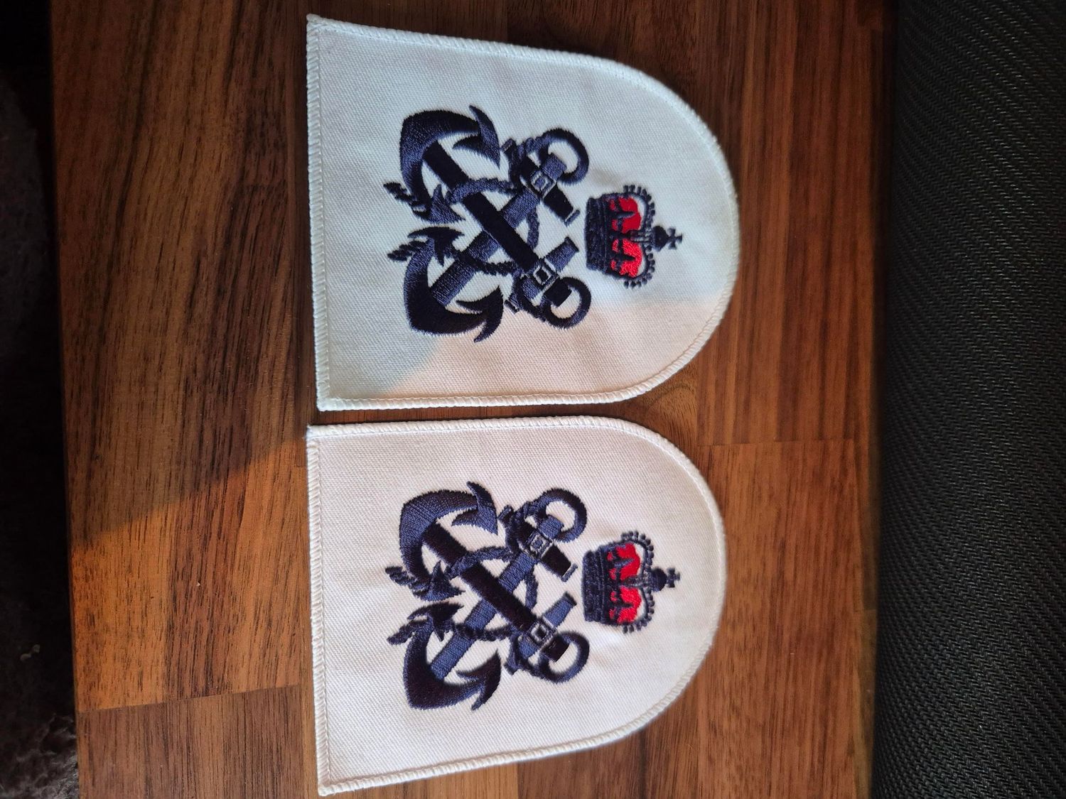 New Royal Navy Petty Officers Tropical Cloth Badge (a pair)