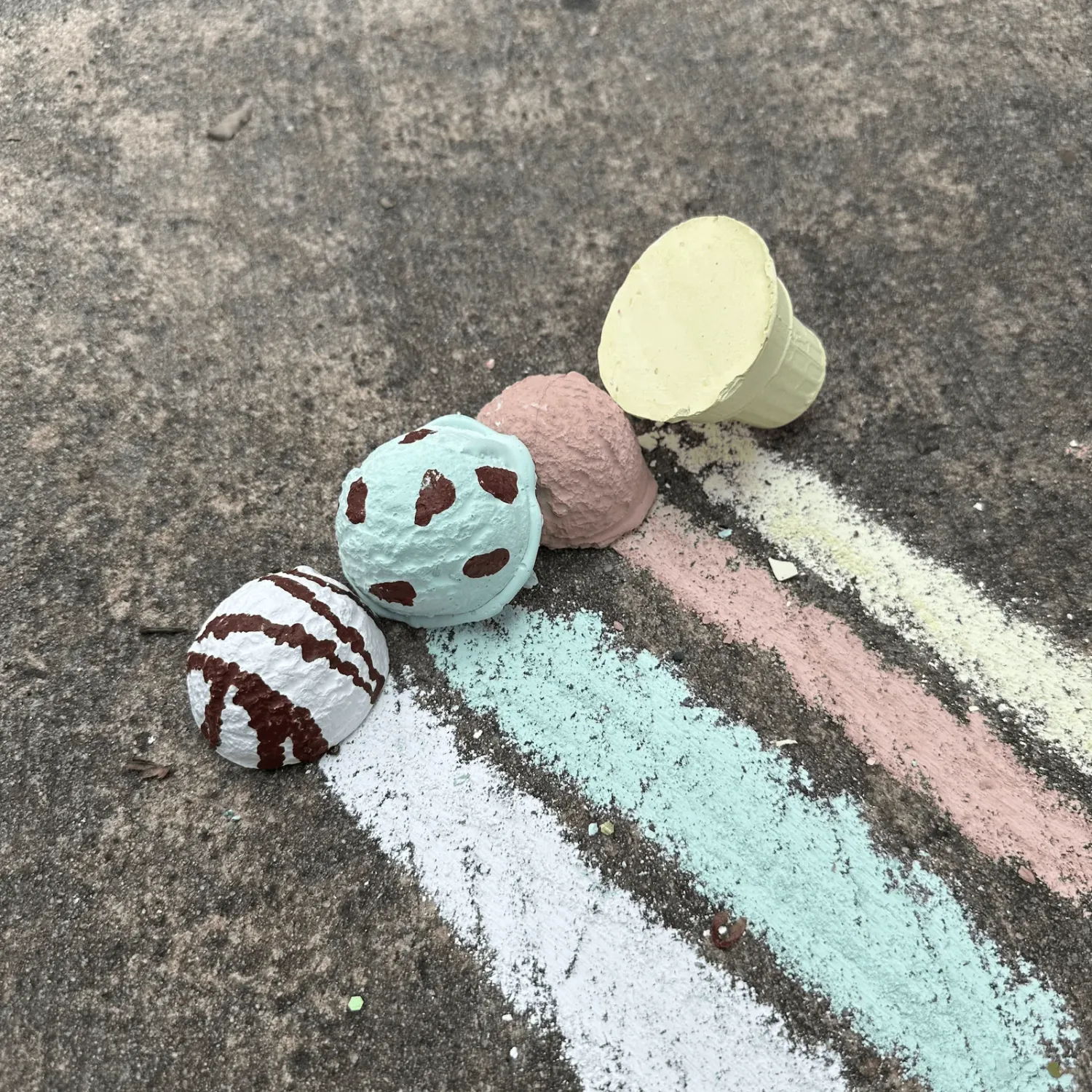 Twee Chalk Maxie&#39;s Minty Ice Cream Cone
