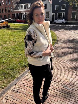 Damesmode in de uitverkoop bij Esthers Mode Wensen, stijlvol en comfortabel voor vrouwen 40+, tijdelijk met korting