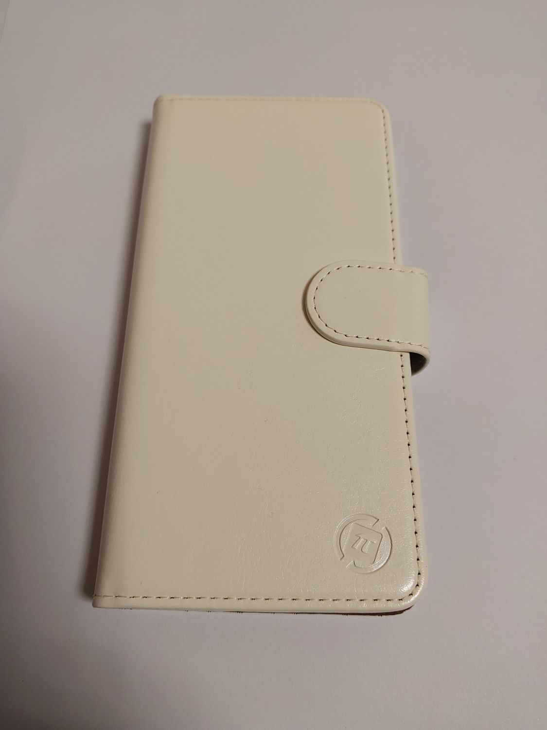 Kremowe zamykane etui do Iphone 13 Pro