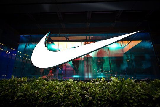 NIKE