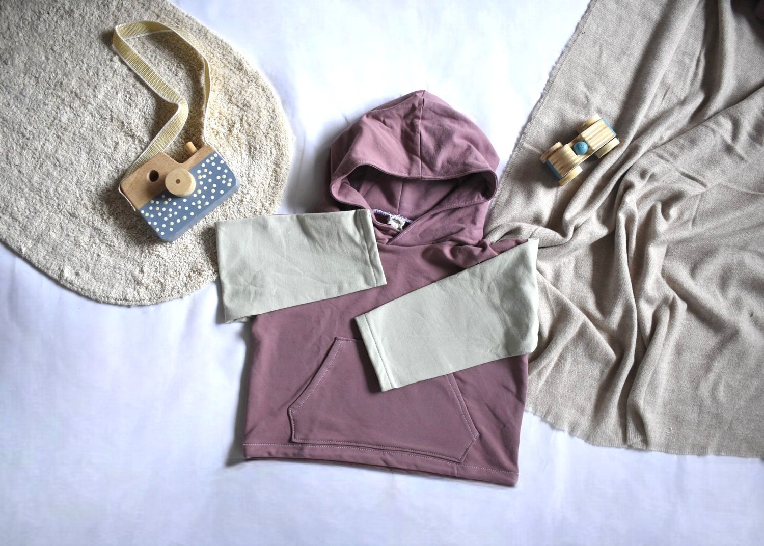 Sudadera Rosa con Mangas Verde