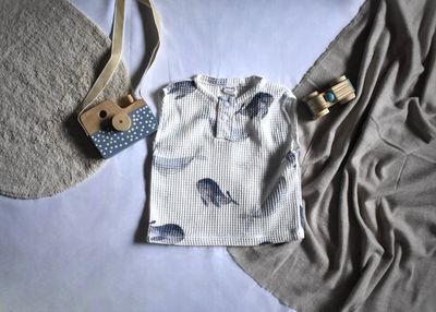 Camiseta Blanca de Manga Corta de Ballenas