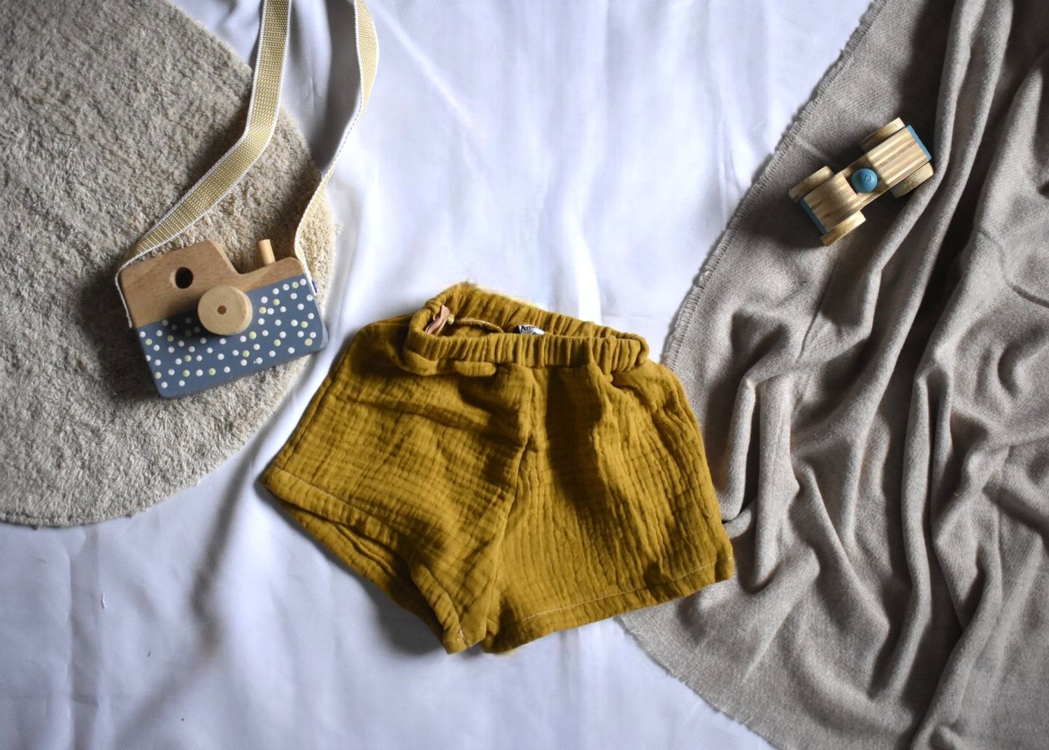 Pantalones Cortos Amarillo