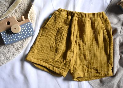 Pantalones Cortos Amarillo