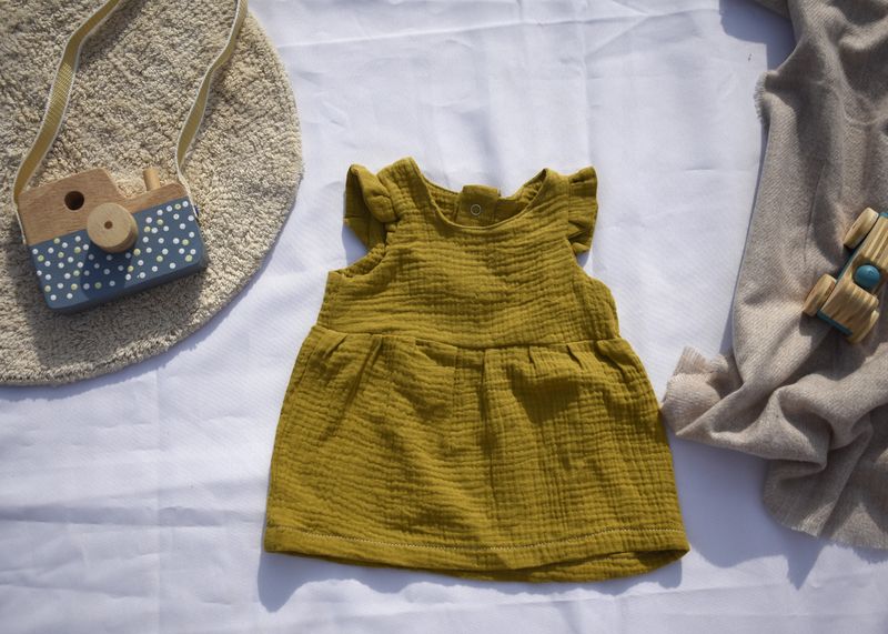 Vestido de Manga Corta Amarilla