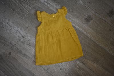 Vestido de Manga Corta Amarilla