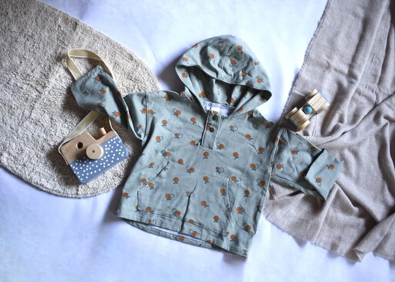 Sudadera Infantil de Algodón Orgánico Verde con Naranjas