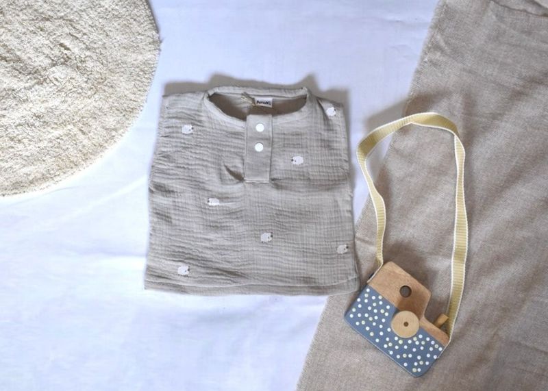 Camiseta Marron de Manga Corta de Ovejas