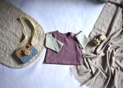 Sudadera Infantil de Algodón Orgánico Rosa con Mangas Verde