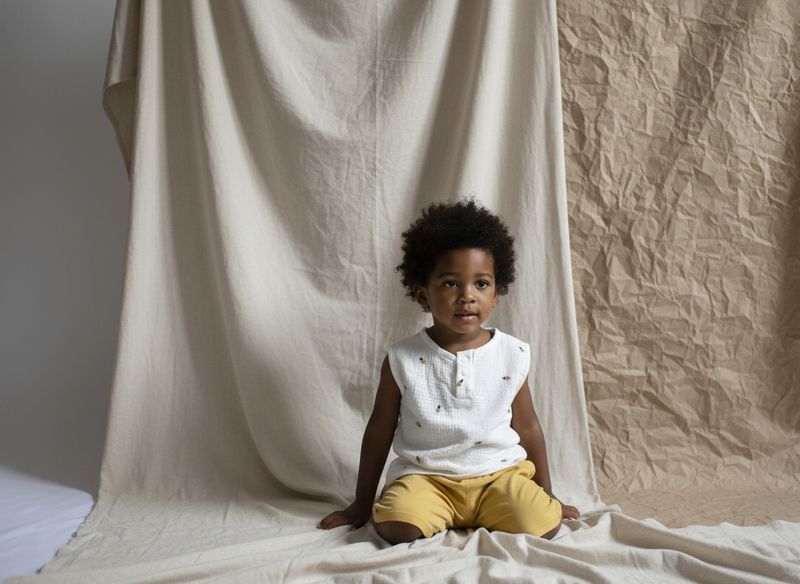 Camiseta Blanca de Manga Corta de Abejas