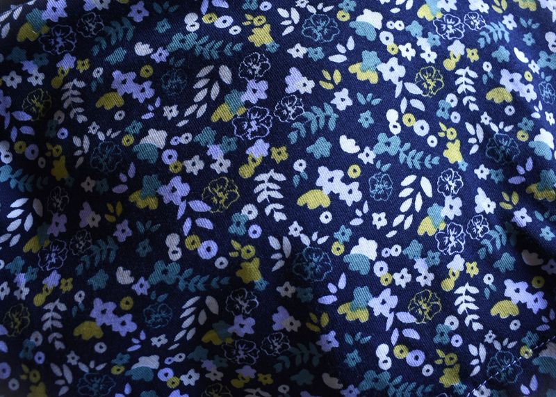 Camiseta Infantil de Algodón Orgánico Azul - Manga Larga de Flores