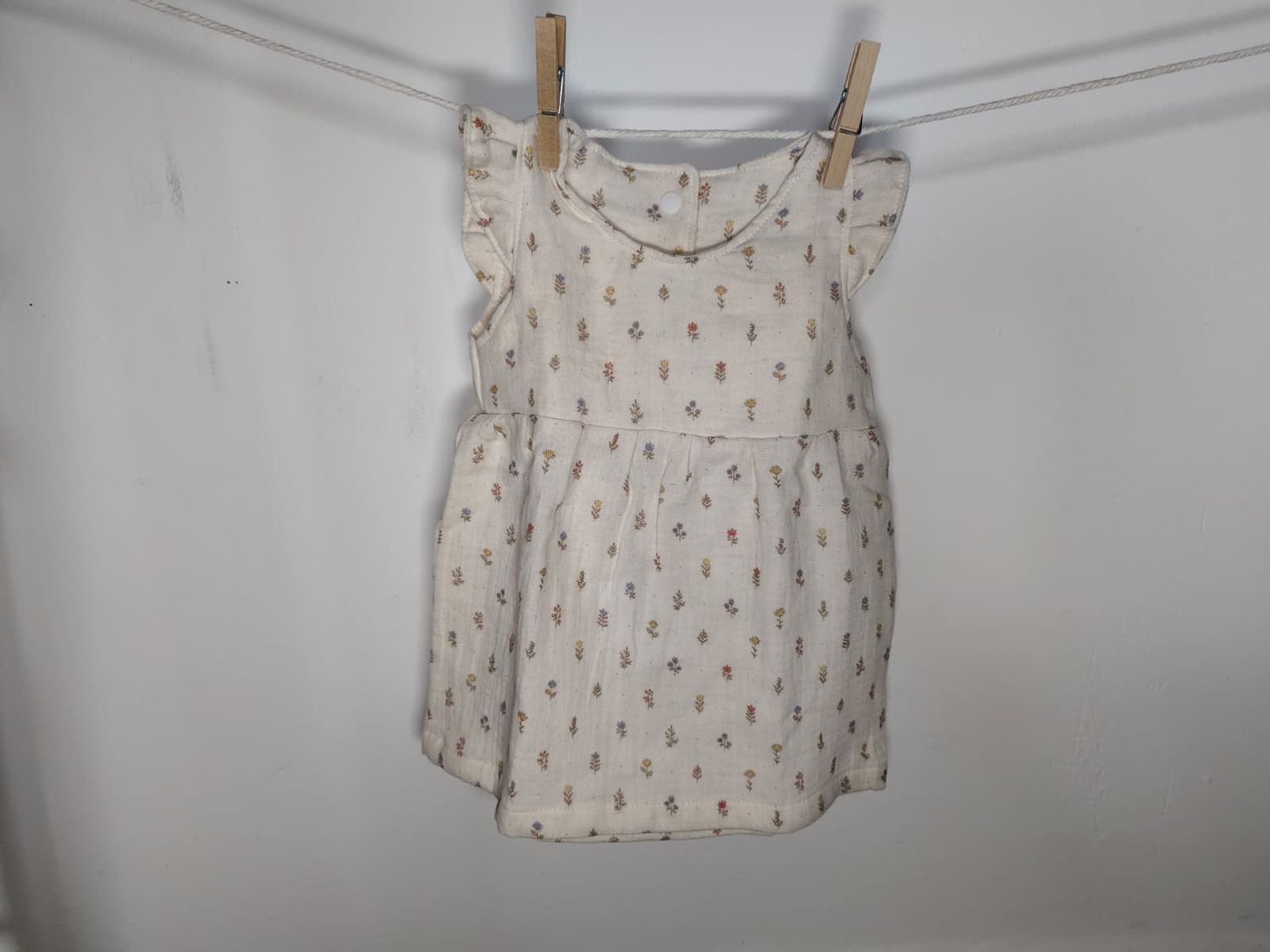 Vestido Flores de Manga Corta