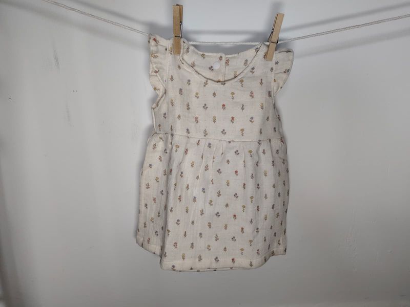 Vestido Flores de Manga Corta