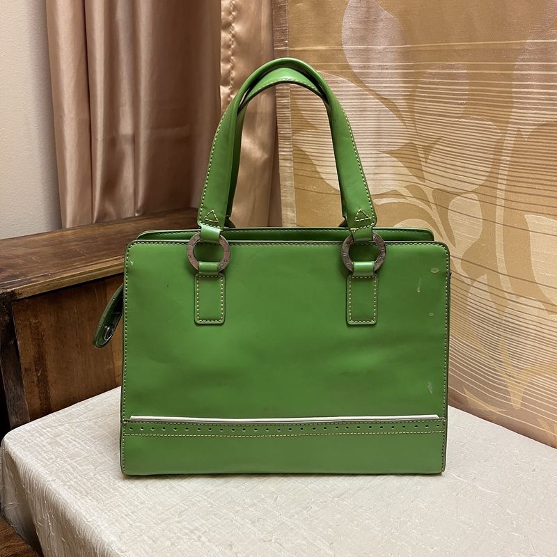 green structured tote