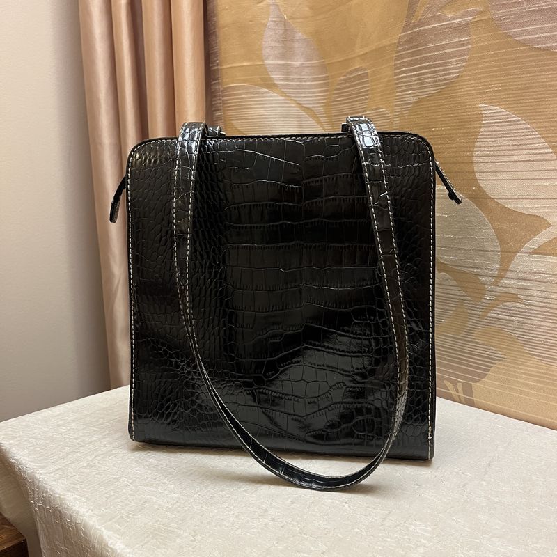 black rectangle shoulder bag