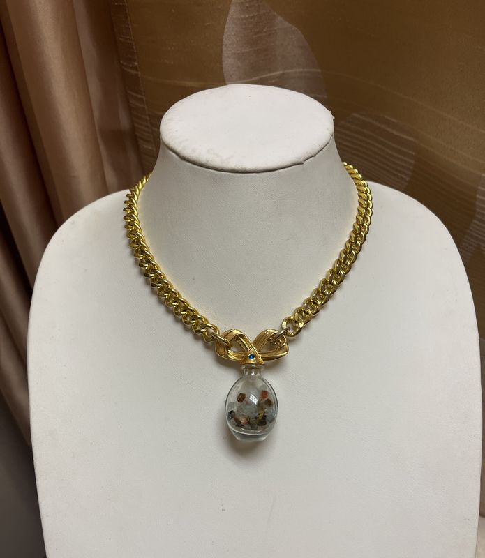 gold trinket necklace
