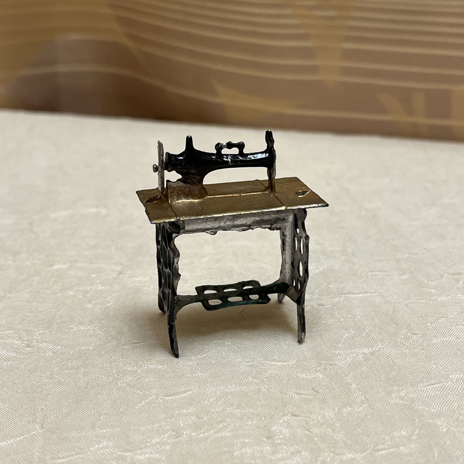mini sewing machine decor