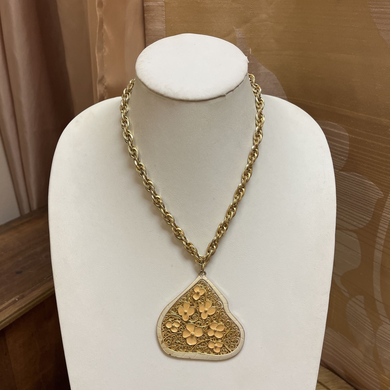 golden floral fence necklace