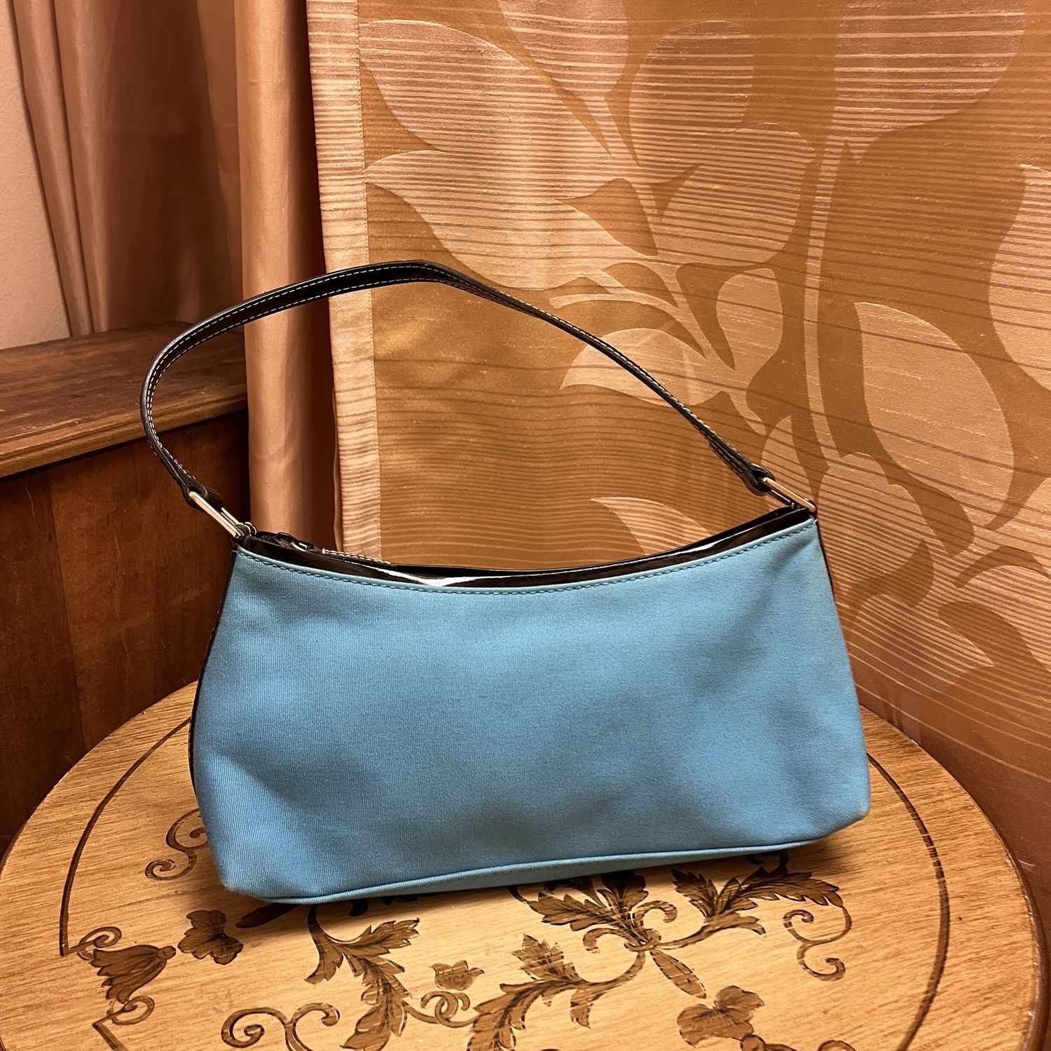 vibrant blue shoulder bag
