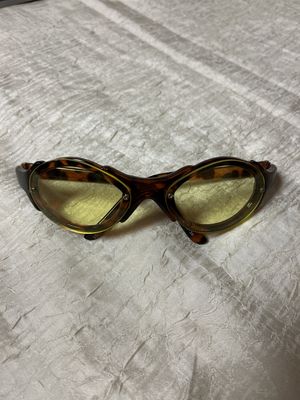 yellow tortoise sunglasses