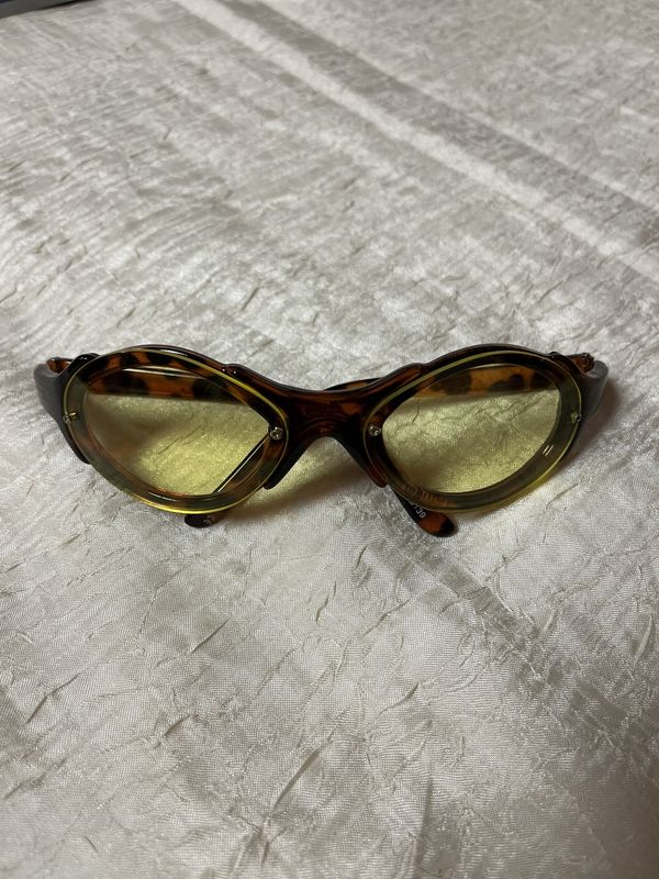 yellow tortoise sunglasses