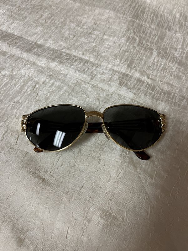 gold detailed sunglasses