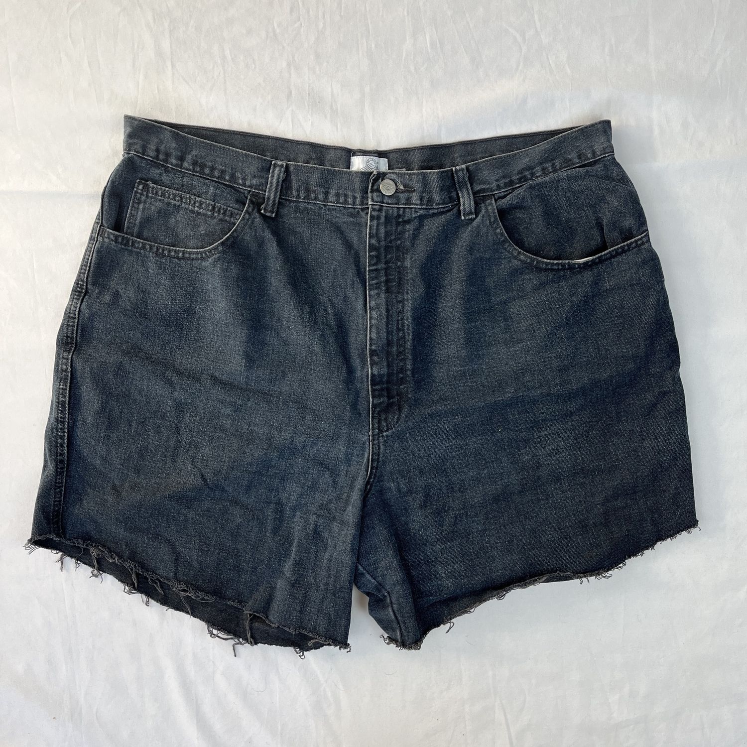 black denim frayed hem shorts