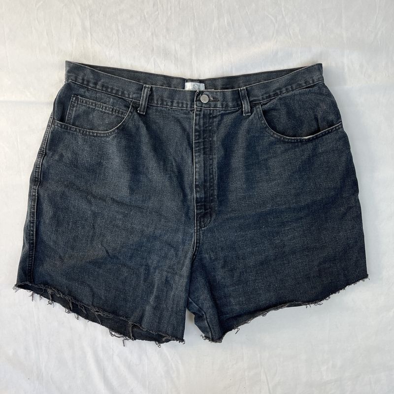 black denim frayed hem shorts