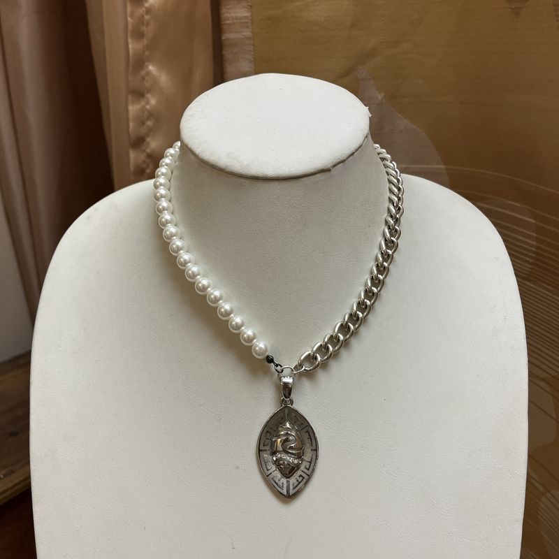 pearl and chain silver pendant necklace