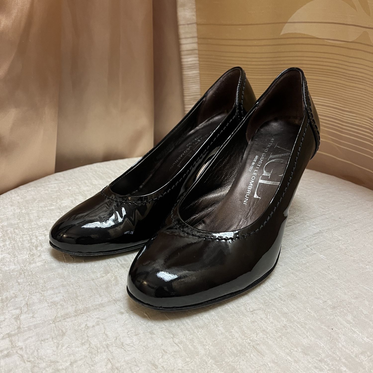 Black Shiny Pump