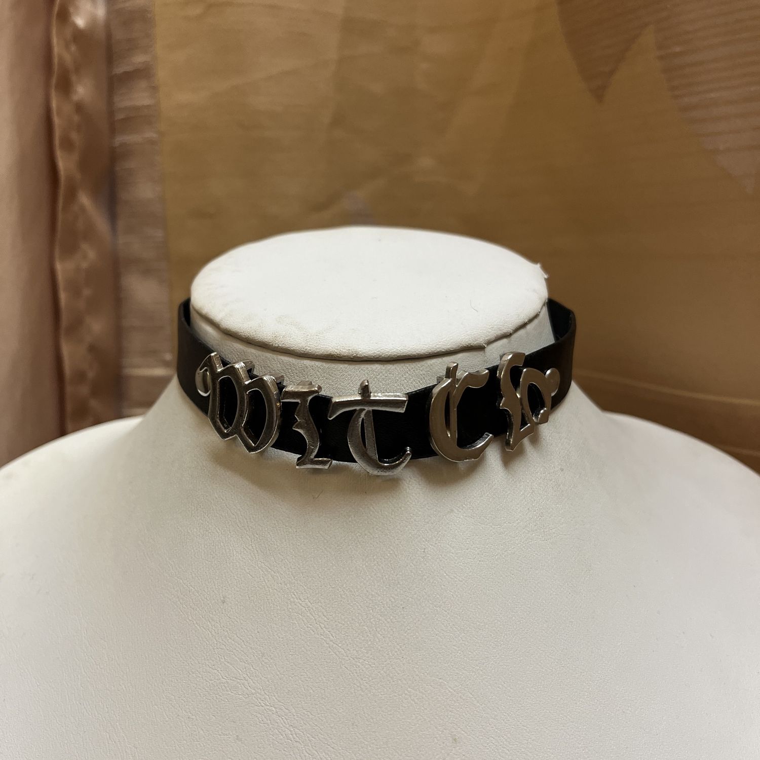 witch choker