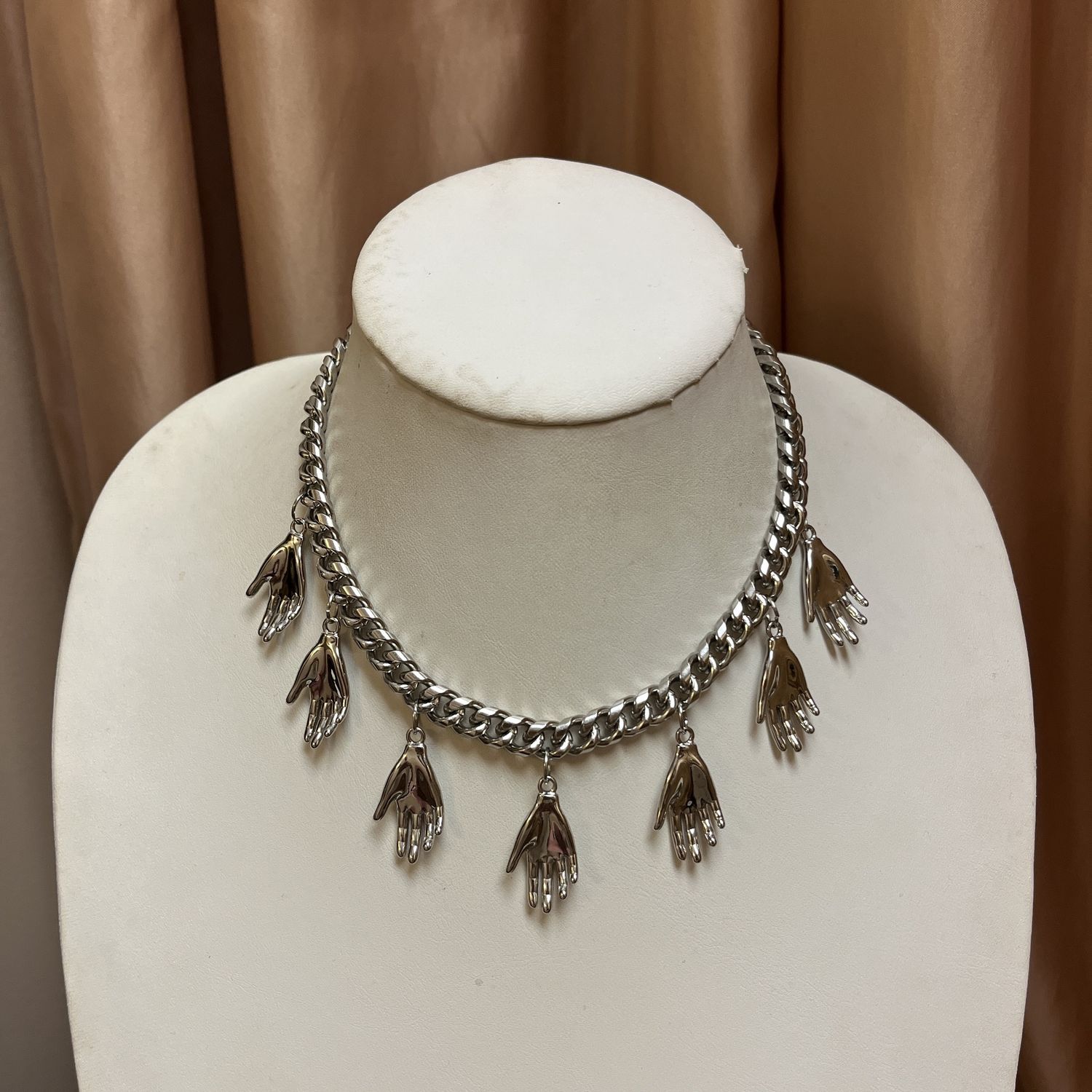 round of applause necklace